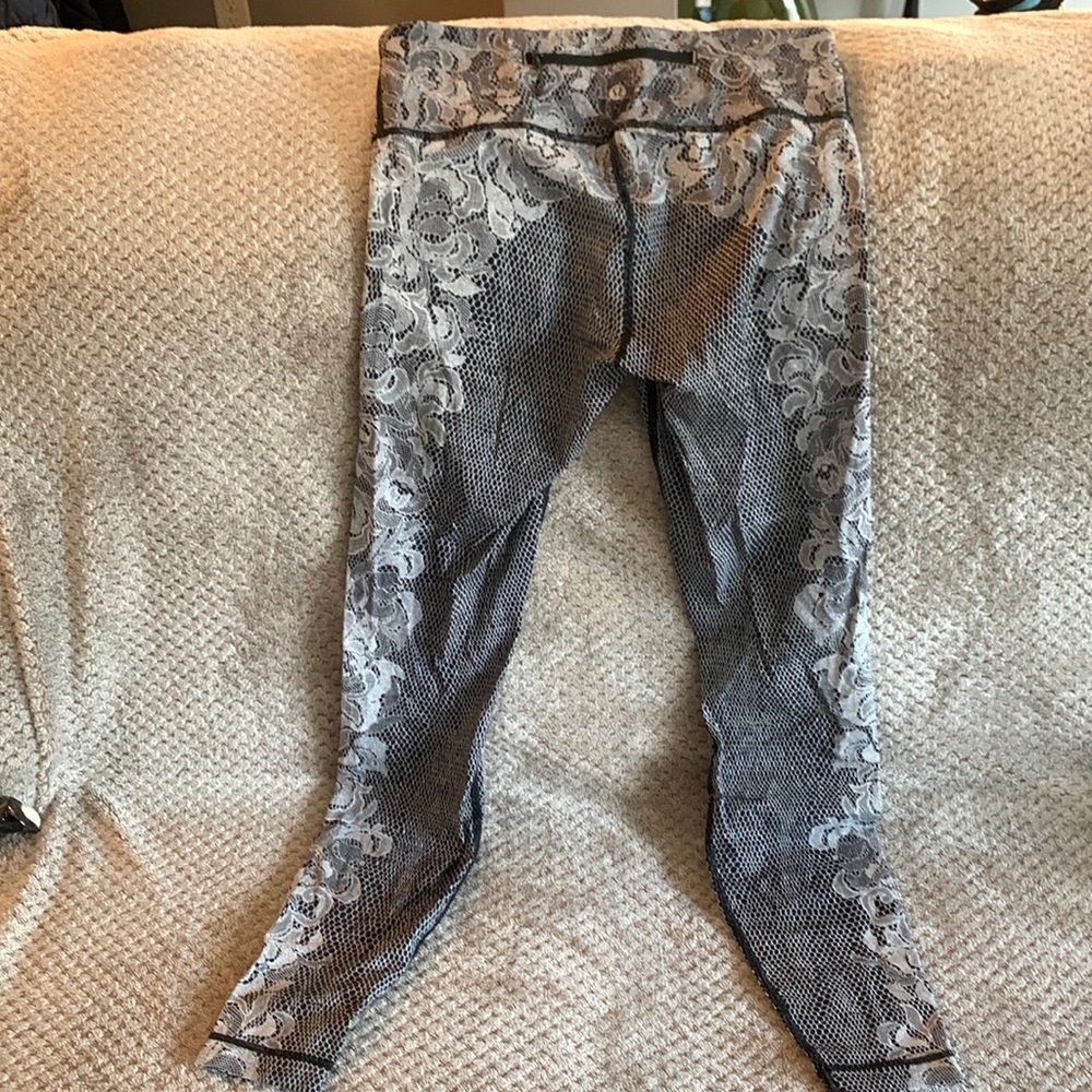 lululemon leggings.